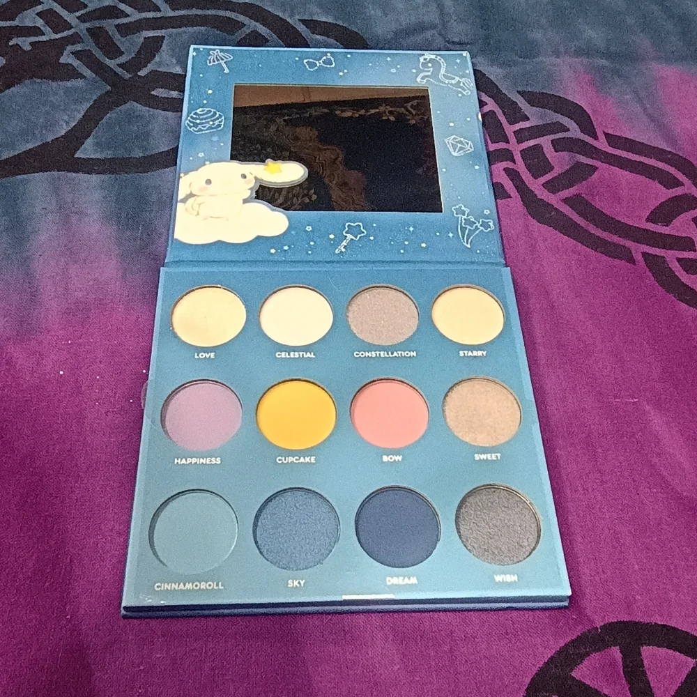 🍀Host Pick🍀🆕 Hot Topic Cinnamoroll Eyeshadow & Highlighter Palette - Picture 5 of 5